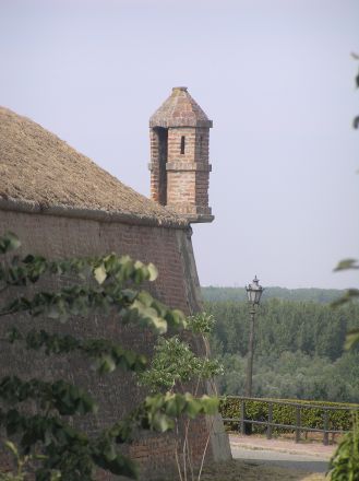 Petrovaradin-fästningen strax utanför Novi Sads stadsgräns (på andra sidan Donau).